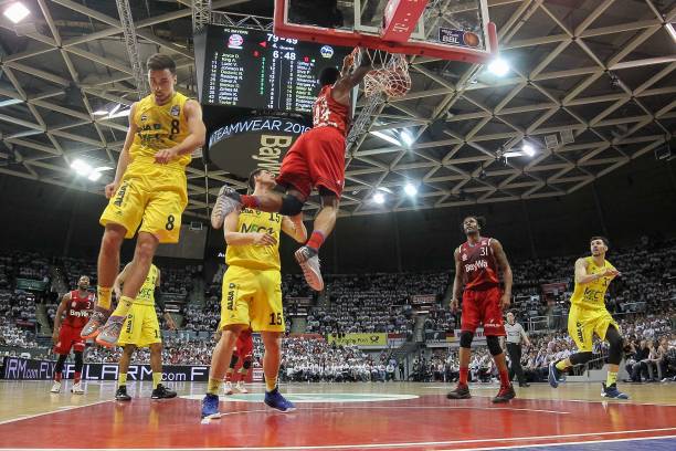 心童凭借稳 心童凭借稳