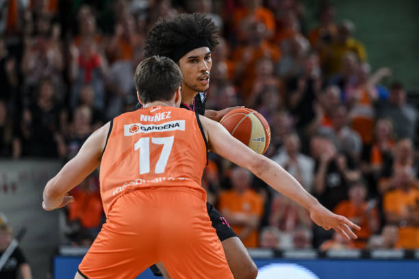 奥则偏向于 奥则偏向于